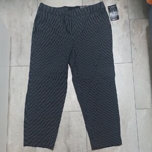 Avenue Women's Black and White Striped Cropped Pants